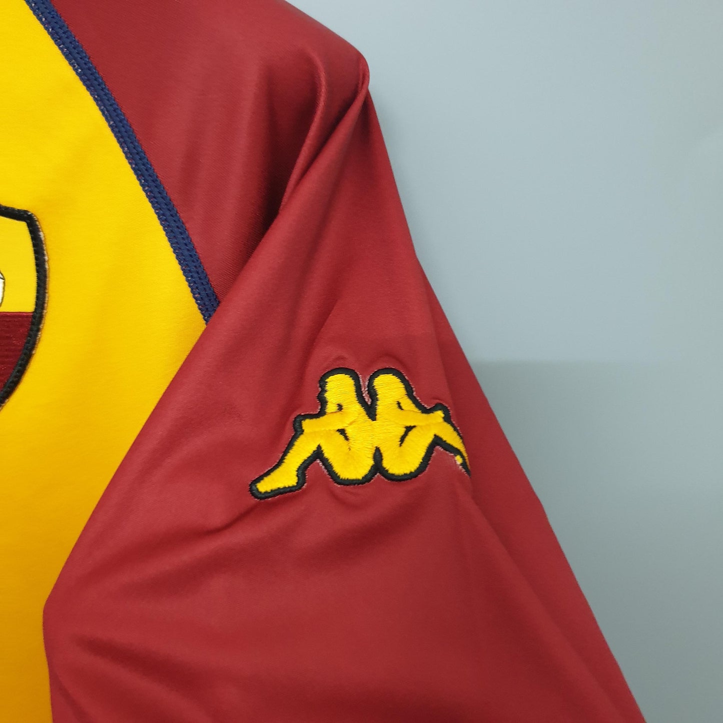 AS Roma 2001–2002 Home Retro Shirt – Relive the Scudetto Glory Era