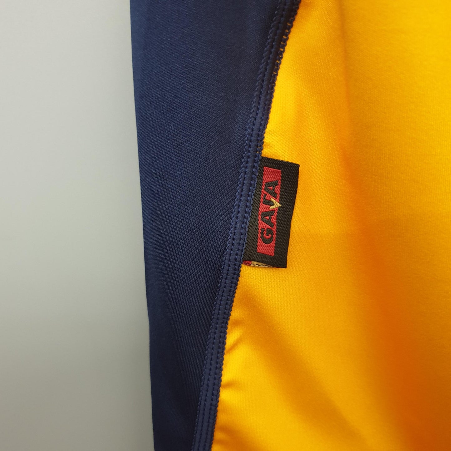 AS Roma 2001–2002 Home Retro Shirt – Relive the Scudetto Glory Era
