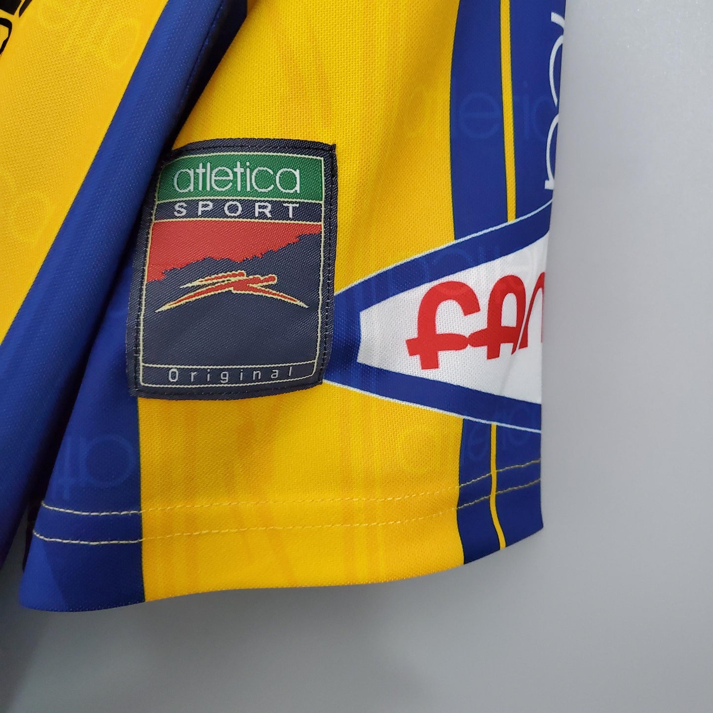 Tigres UANL 1999–2000 Retro Home Shirt – Fierce, Iconic, Timeless