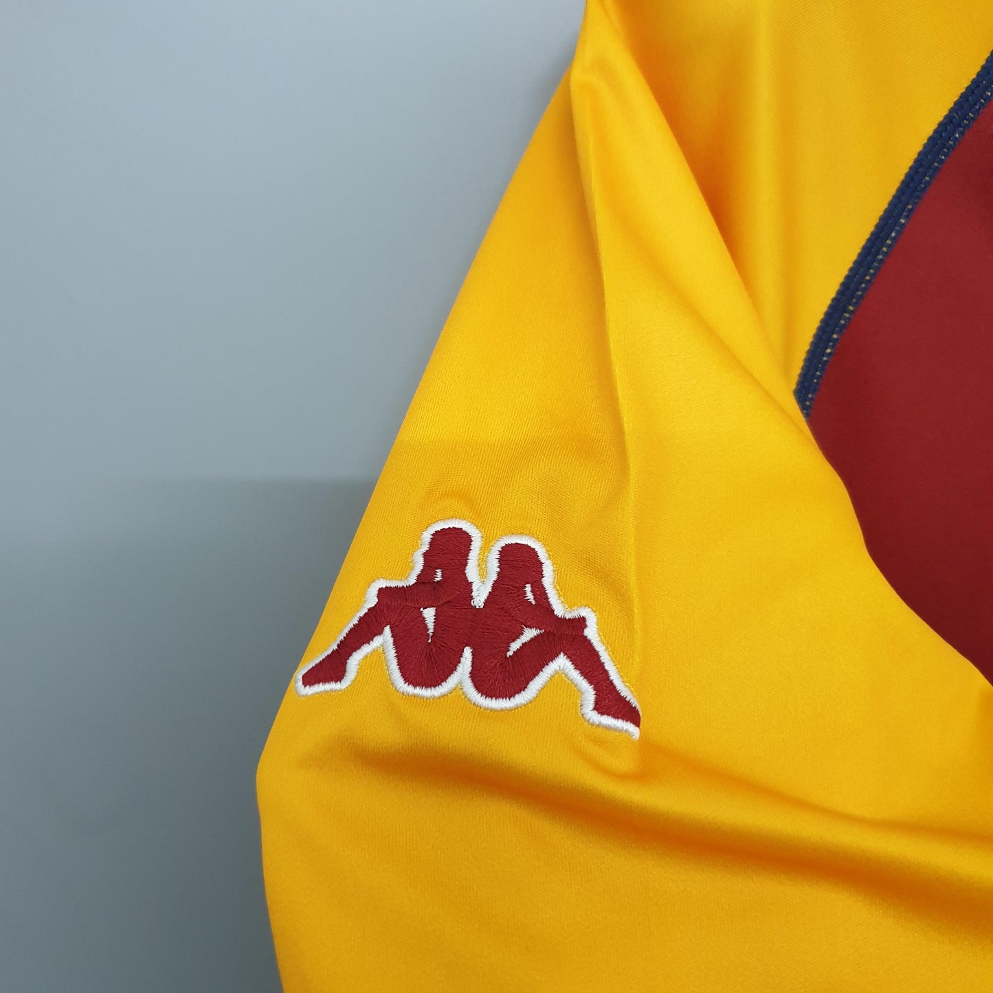 AS Roma 2001–2002 Home Retro Shirt – Relive the Scudetto Glory Era