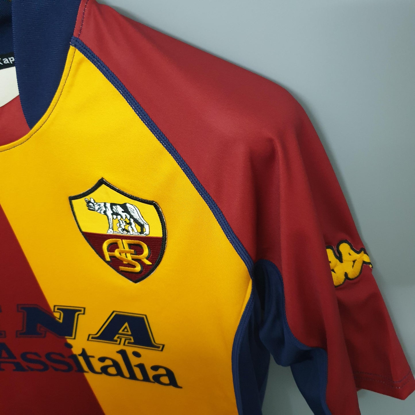 AS Roma 2001–2002 Home Retro Shirt – Relive the Scudetto Glory Era