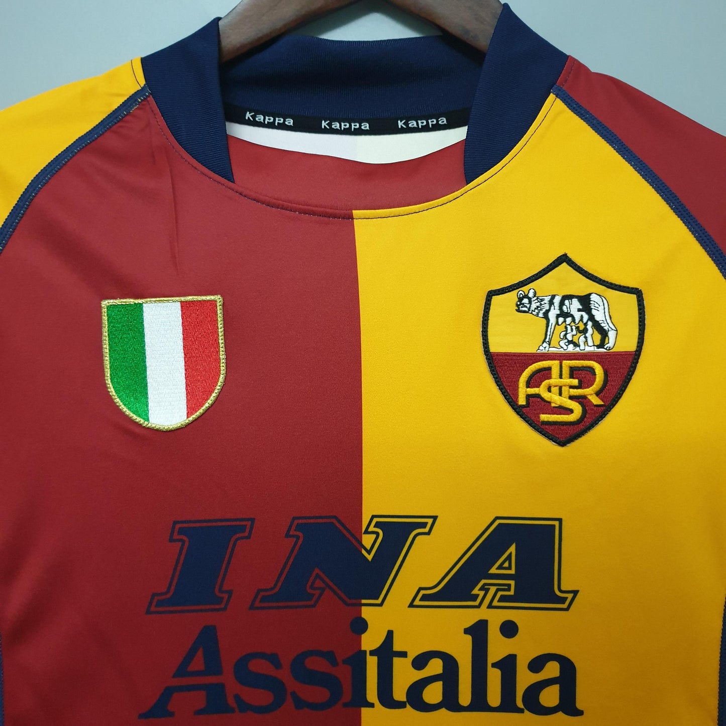 AS Roma 2001–2002 Home Retro Shirt – Relive the Scudetto Glory Era