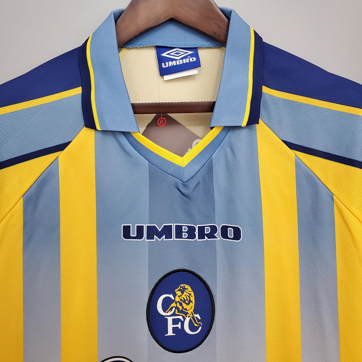 Chelsea 1995–1997 Retro Away Shirt – A Bold 90s Classic